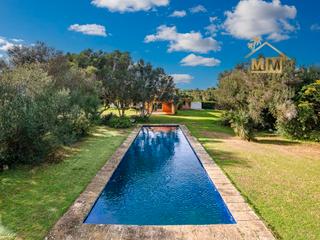 Xalet a Carrer de maó 67. Casa en el campo en mahon con piscina y mucho terreno