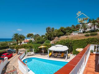 Chalet à Carretera de son bou 1. Chalet semiadosado con vistas y piscina privada