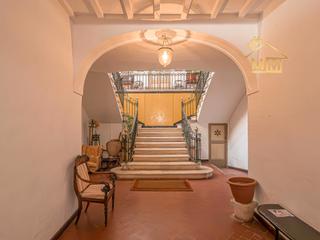 Casa en Carrer de l'església 8. Edificio palacete en mahon en venta para reformar