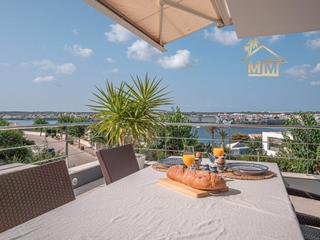 Chalet à Passeig des mariners 178. Chalet en mahon con vistas al mar, piscina privada y garaje