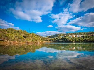 Chalet à Carrer de cala rata 130. Propiedad con vistas y piscina en venta en cala rata, mahón