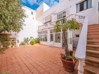 Maison à Carrer de la infanta 98. Casa entera con garaje en venta en mahon