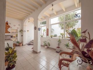 Maison à Carrer de la infanta 98. Casa entera con garaje en venta en mahon