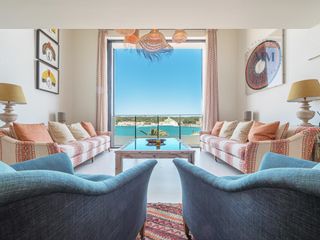 Casa a Moll de llevant 52. Impresionante casa en primera l�nea del puerto de mah�n