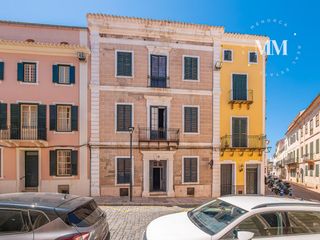 Semi detached house  Plaça de la constitució 16. Casa emblemática para reformar en el casco histórico de mahón