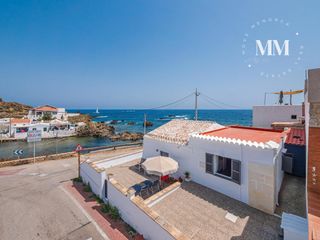 Casa aparellada a Cala Llonga-Sa Mesquida. En exclusiva, vivienda �nica frente al mar en sa mesquida
