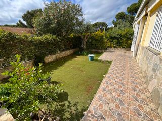 Rez-de-chaussée à Los Pinos-Politur. Planta baja en venta con jardín
