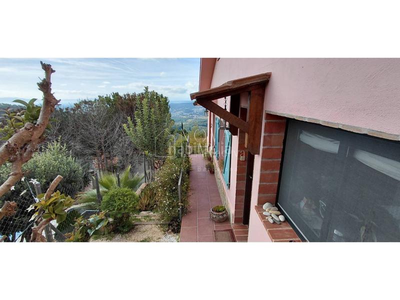 Foto 5ff3716a-9309-4e6f-bd07-376458577639. Chalet mit heizung parking in Ametlla del Vallès (L´)