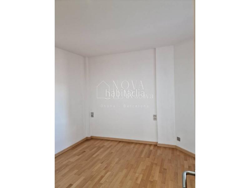 Foto 031a20f3-f03f-411c-8a6d-e38408395446. Pis a Centelles