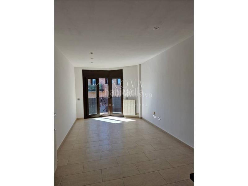 Foto c27973a6-808b-49fc-865f-9a5073f72b8e. Pis a Centelles