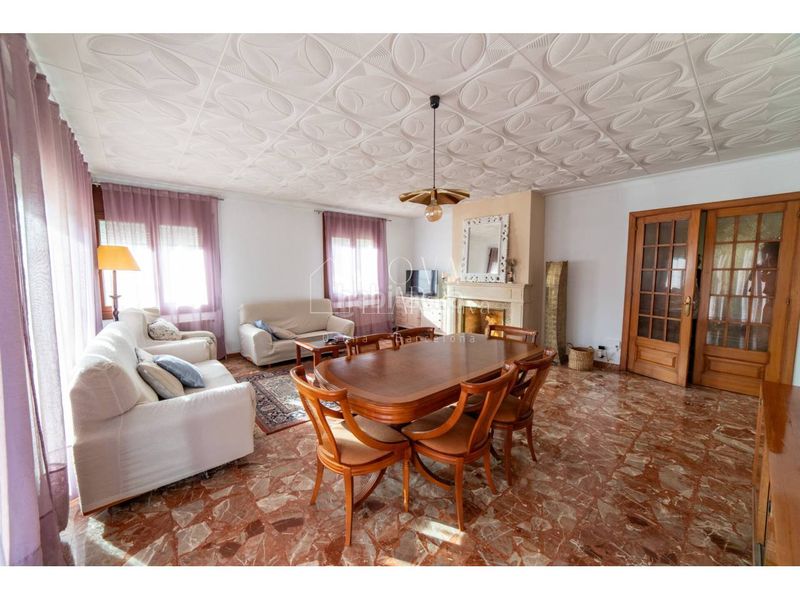 Foto 0f09cb39-2a4e-4528-b94a-ad10950e0d80. Chalet casa en venta en Tona