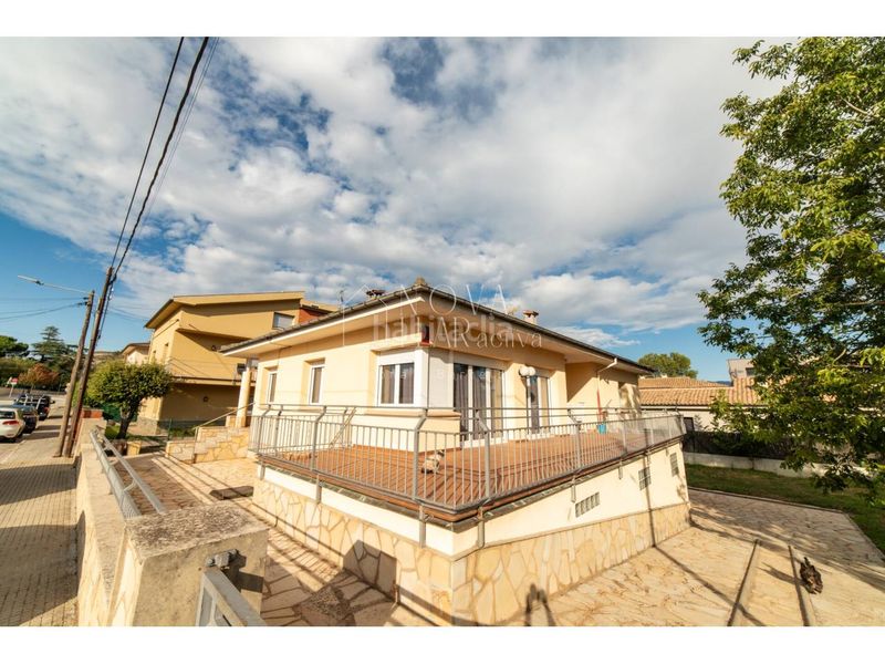 Foto d8f73965-0034-4ad0-88ab-7608810aa4ff. Chalet casa en venta en Tona