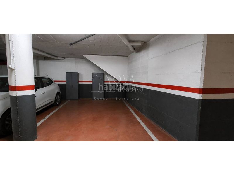 Foto 225b2718-e888-4060-b3c6-c75cb215a15a. Aparcament cotxe a Centelles