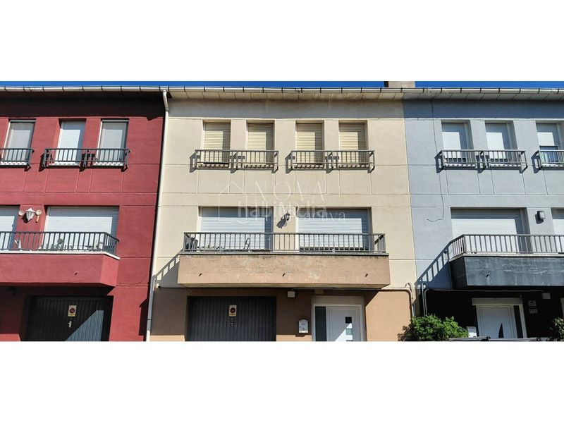 Foto b8f825e7-b6b9-4461-9936-59106ca9c347. Casa aparellada amb calefacció a Balenyà