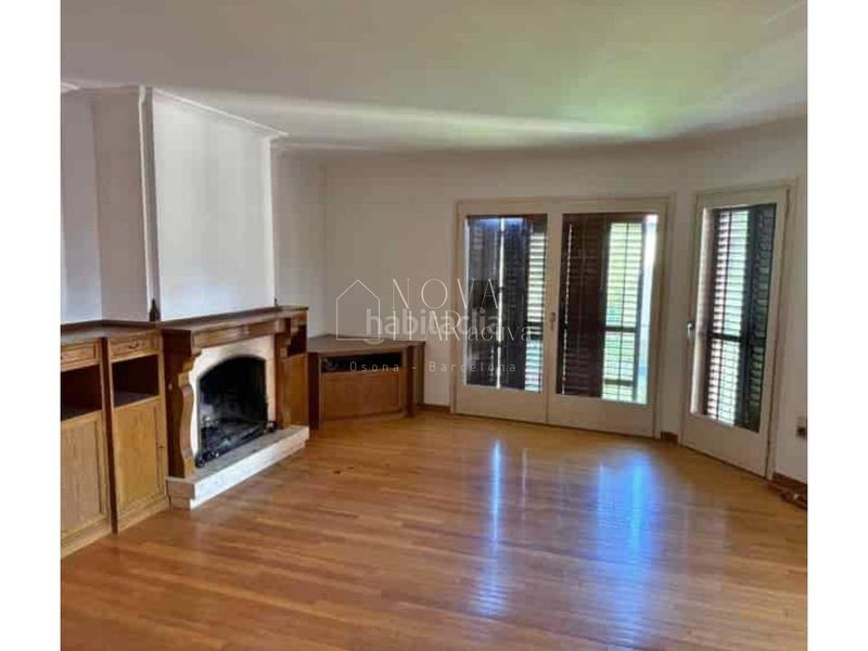 Foto 51e53048-e1c9-49f9-bc46-bed1dcf46332. Dúplex duplex en venta en Centre Vic