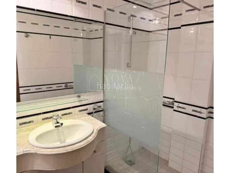 Foto e0b3d3be-04f7-48d3-b1f5-868eafff4e36. Dúplex duplex en venta en Centre Vic