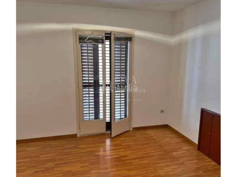 Foto f10e7c7f-5286-4d7f-8064-000313ed41a7. Dúplex duplex en venta en Centre Vic