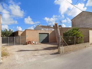 Terreny residencial a Calle isla de madeira 37. Solar residencial junto al colegio castelar.precio negociable.