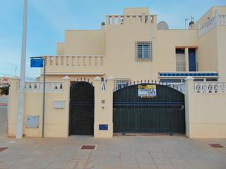 Towny house  Calle costa verde 1. En esquina, como nueva, equipada, con vistas a las salinas.