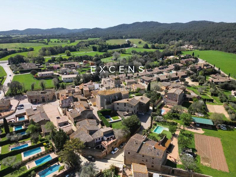 Foto e7e97ea7-9598-4d3f-ac8f-44cd20f5e271. Casa exclusiva casa de pueblo con piscina y ascensor en el corazón del empordà en Torrent