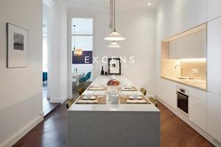 Appartement à Dreta de l´Eixample. Piso modernista reformado con encanto histórico en el eixample