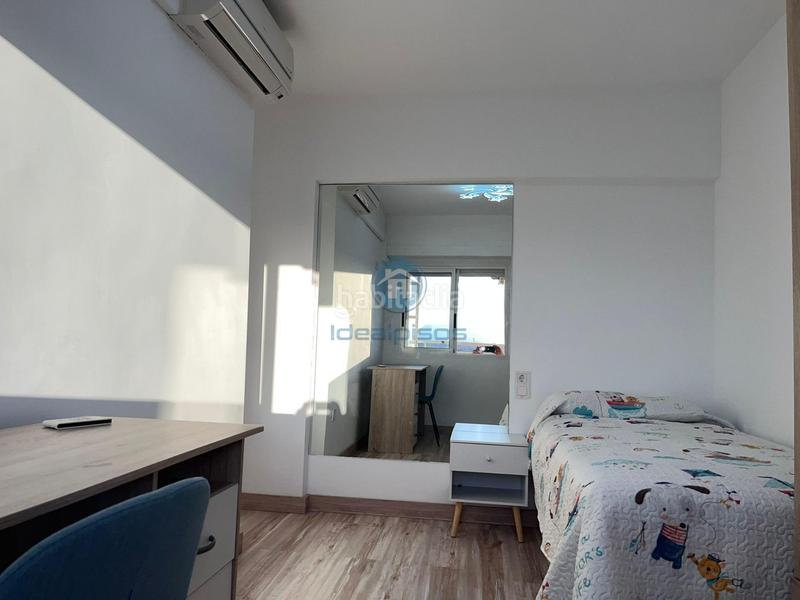 Foto 04f2d08d-43c3-4b46-a3b4-81f926decb88. Piso  reformado junto al mercado de carolinas en Alicante