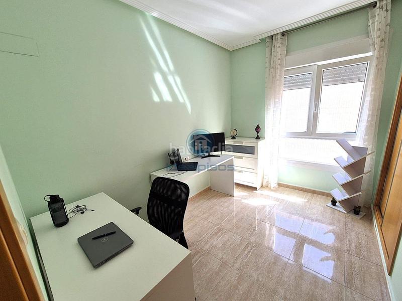 Foto f16628e6-f2b4-4402-9eb7-97d9dd7fad43. Àtic a Florida Baja Alicante