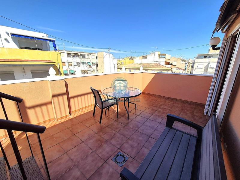 Foto f1c8a1d8-35d7-49ba-a314-bd38cb006e7b. Àtic a Florida Baja Alicante