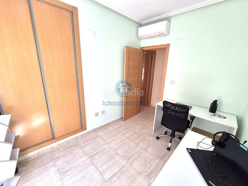 Foto 2c90e9c6-d261-4aac-8a3f-8a1ab563390a. Àtic a Florida Baja Alicante