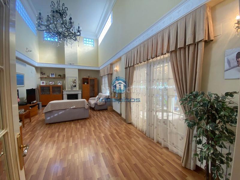 Foto 06bf54ff-316b-4005-9649-0ffeac7f1f97. Chalet avec chauffage parking piscine dans Los Girasoles Sant Vicent del Raspeig