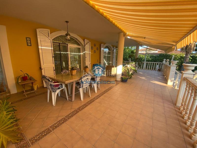 Foto 2ab7ac7e-6fc3-4dc9-a1d0-f07d5fe35f59. Chalet avec chauffage parking piscine dans Los Girasoles Sant Vicent del Raspeig