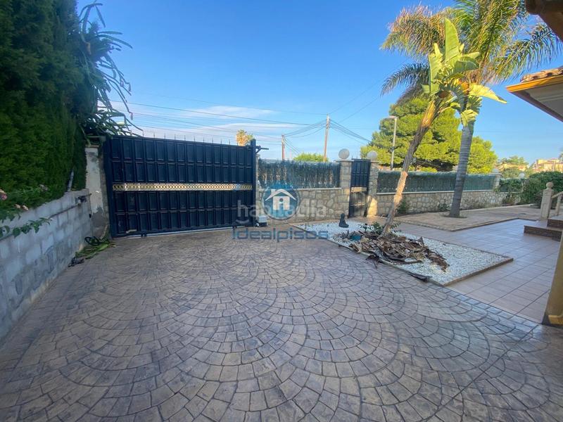 Foto 8bc29a22-fdba-4b7c-812c-7cf164ff01ae. Chalet avec chauffage parking piscine dans Los Girasoles Sant Vicent del Raspeig