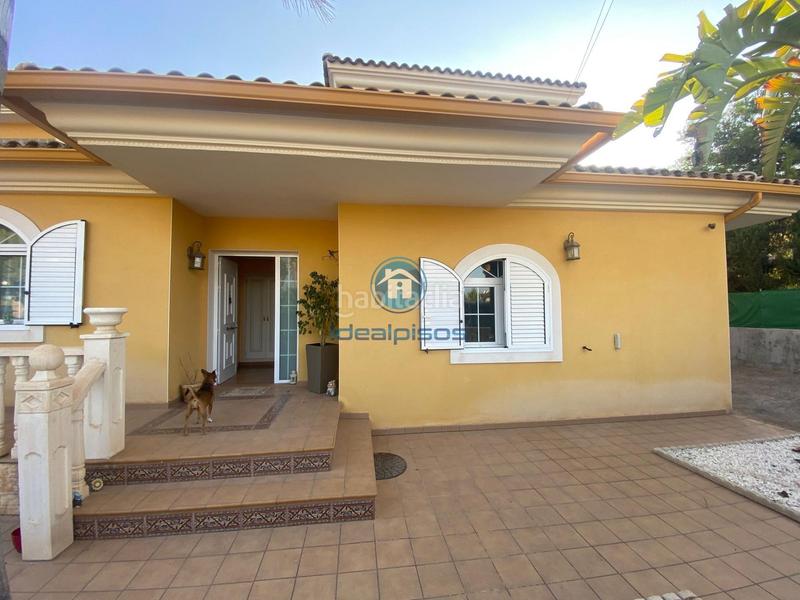 Foto 94cd7e4d-32db-423b-8c10-c6de8e73fcce. Chalet avec chauffage parking piscine dans Los Girasoles Sant Vicent del Raspeig