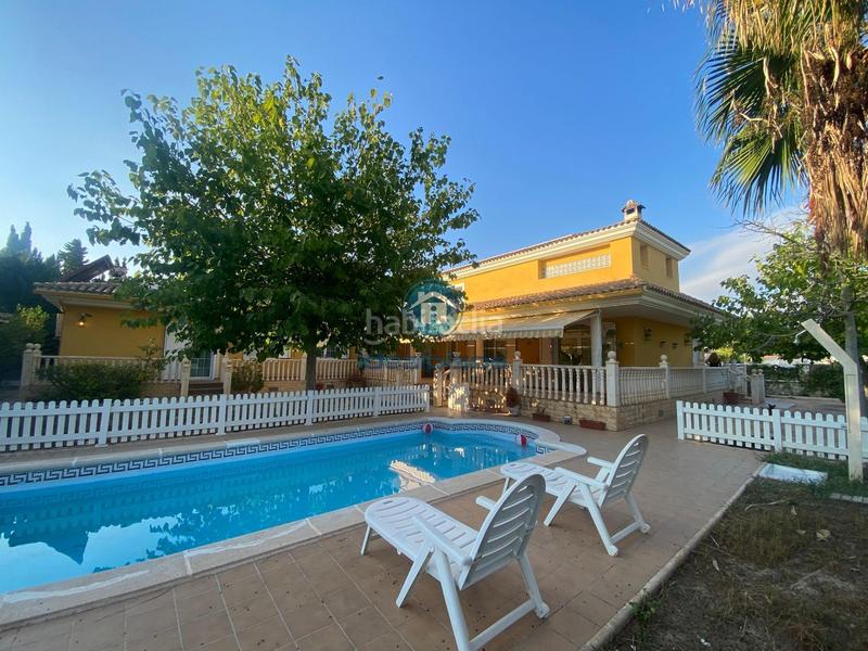 Foto f799d486-aa1f-4f12-8d9b-7cc5391726f8. Chalet avec chauffage parking piscine dans Los Girasoles Sant Vicent del Raspeig