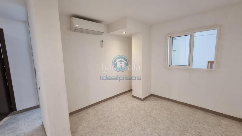 Foto 300cbb9b-c7d1-4b61-bec4-0e2824e5e30a. Alquiler local comercial local en alquiler junto a padre esplá en Alicante