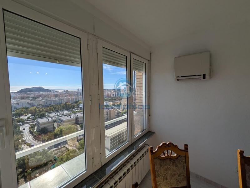 Foto 3d8a72b6-54ad-42b1-b7d1-4f2f9554a502. Piso sexta planta reformada en los miradores en Juan XXIII Alicante