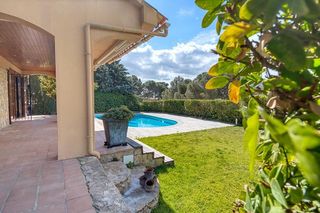 Xalet  Illa negre. Amplia villa en parcela de 1.877m2, con piscina y vistas panorám