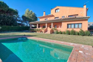 Casa a Mont-ras. Casa en venta en mont-ras, con 630 m2, 5 habitaciones y 3 baños,