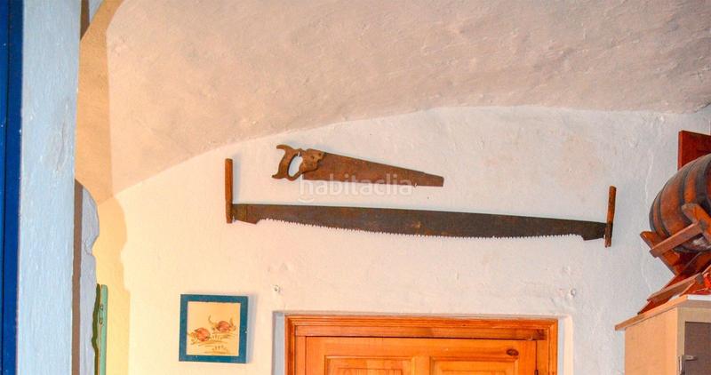 Foto d28f3565-e6ec-4b27-a91d-61a47181ae6b. Casa céntrica casa de pueblo del siglo xix, rústica, en Begur