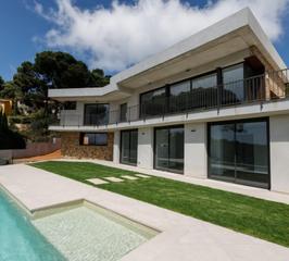 Xalet a Residencial Begur-Esclanyà. Exclusiva villa de diseño con jardín paisajístico, piscina y vis
