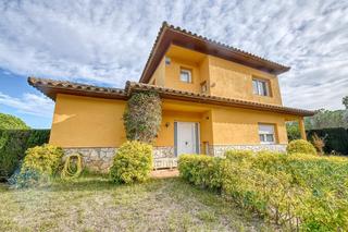 Xalet  Serra. Casa individual con jardín privado