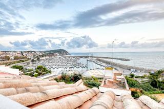 Dplex  Pedr. Aticodplex con impresionantes vistas al mar y al puerto de pala