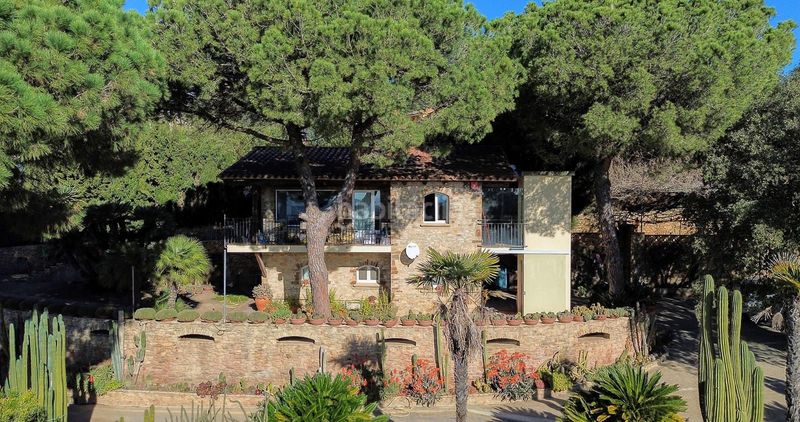 Foto db93f9dc-8919-4a7b-9fdd-038e0dd49c57. Casa amb aparcament a residencial Begur-esclanyà Begur