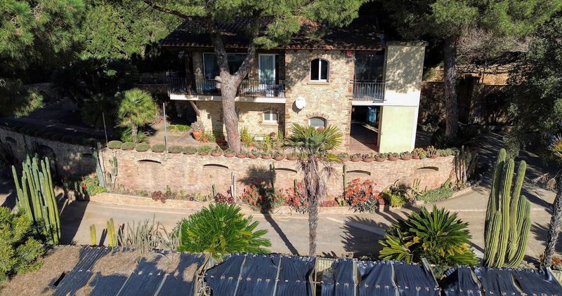 Foto f31e0522-95e5-4d83-942c-40c06c123356. Casa amb aparcament a residencial Begur-esclanyà Begur