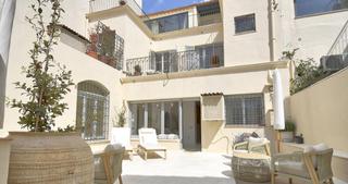 Lloguer Casa a Centre. Exclusiva casa de pueblo con patio a estrenar en el centro de pa