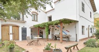 Casa a La Punxa. Amplia casa de pueblo estilo rustica, con jardín privado en pala