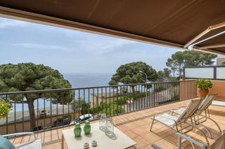Dúplex a Llafranc. Magnífico apartamento dúplex con vistas al mar en llafranc