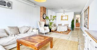 Casa a La Punxa. Espaciosa casa de pueblo para rehabilitar, en el centro de palaf