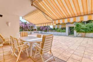 Pis a Costa verde 30. Espacioso apartamento de 4 habitaciones y terraza de más de 200m