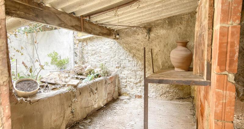 Foto 4b33b63e-69d7-40f7-8522-79d0a9b56312. Casa en pi i margall casa de pueblo con patio para rehabilitar en Palafrugell